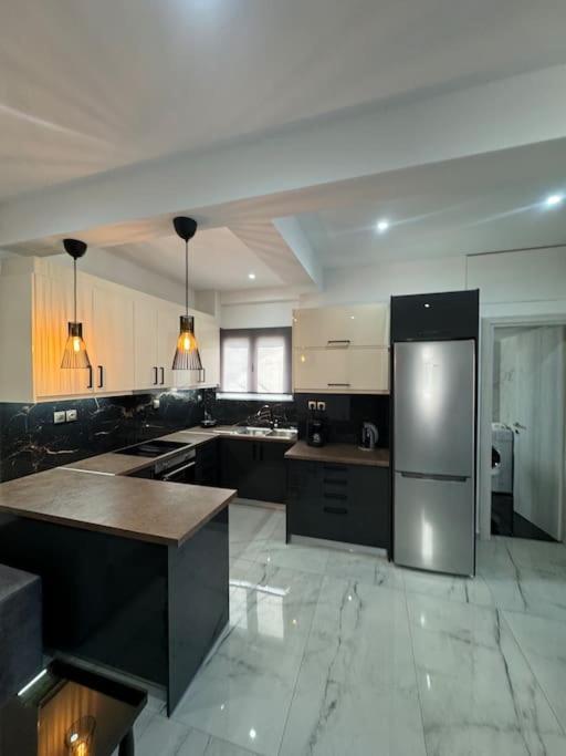 καινούργιο υπέροχο δίπλα στο μετρό Apartment Athens