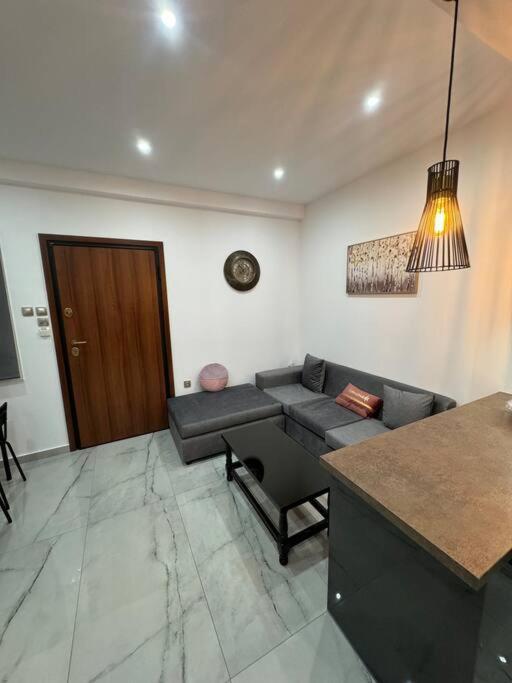 καινούργιο υπέροχο δίπλα στο μετρό Apartment