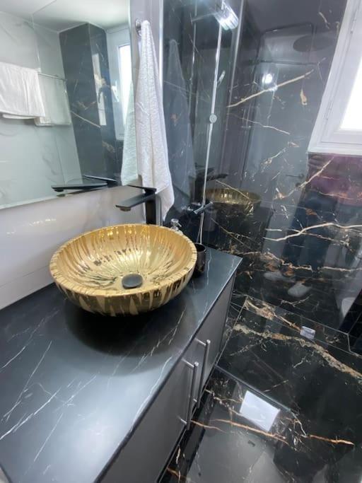 Apartment καινούργιο υπέροχο δίπλα στο μετρό Athens