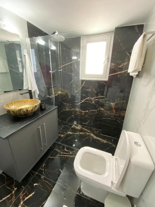 καινούργιο υπέροχο δίπλα στο μετρό Apartment